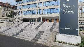 Kamenicama gađao policajce